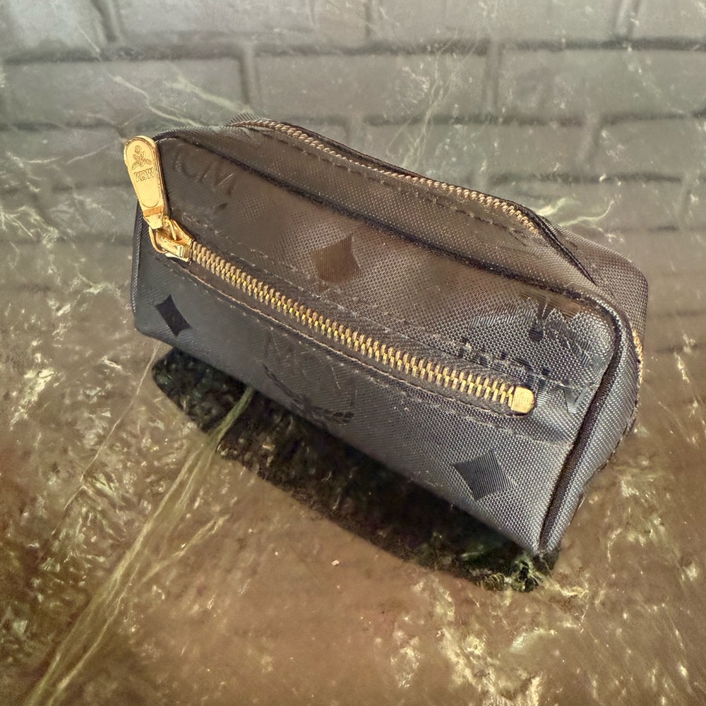 MCM Exclusive Edition Visetos Black and Gold Key & Coin purse - Picture 5 of 7
